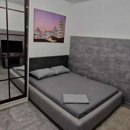 біля оперного театру