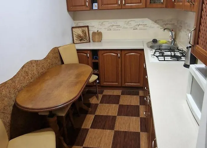 біля оперного театру