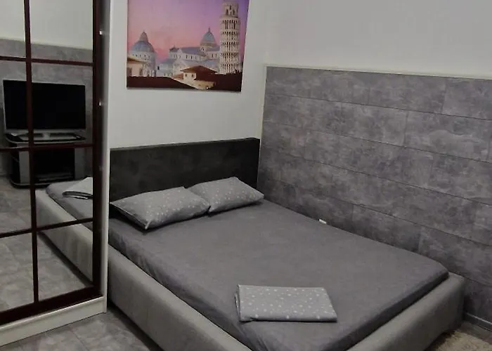 біля оперного театру